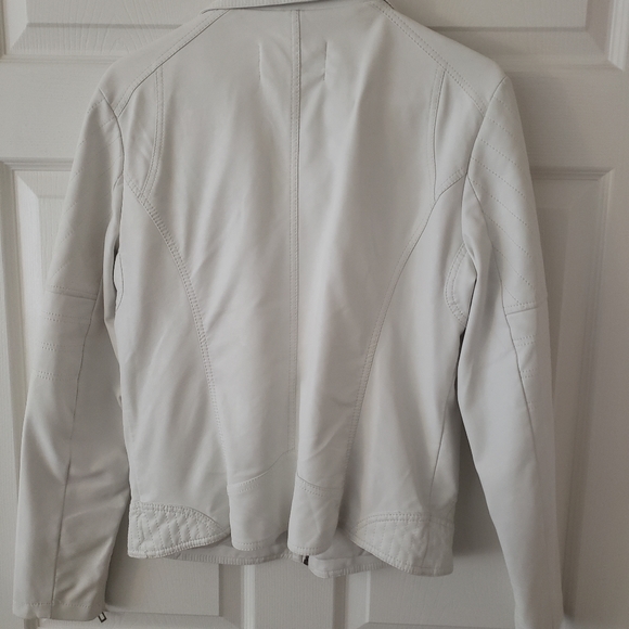 Faux leather fitted jacket a large but runs small. In very good shape. - Picture 2 of 5